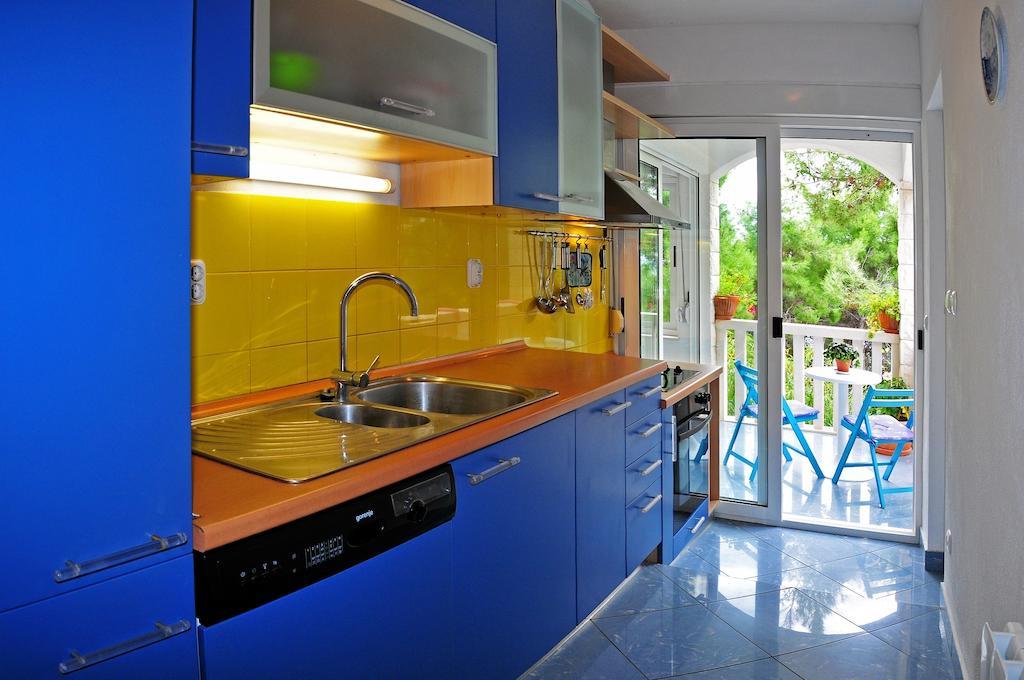 Apartments Gilve Хвар Стая снимка