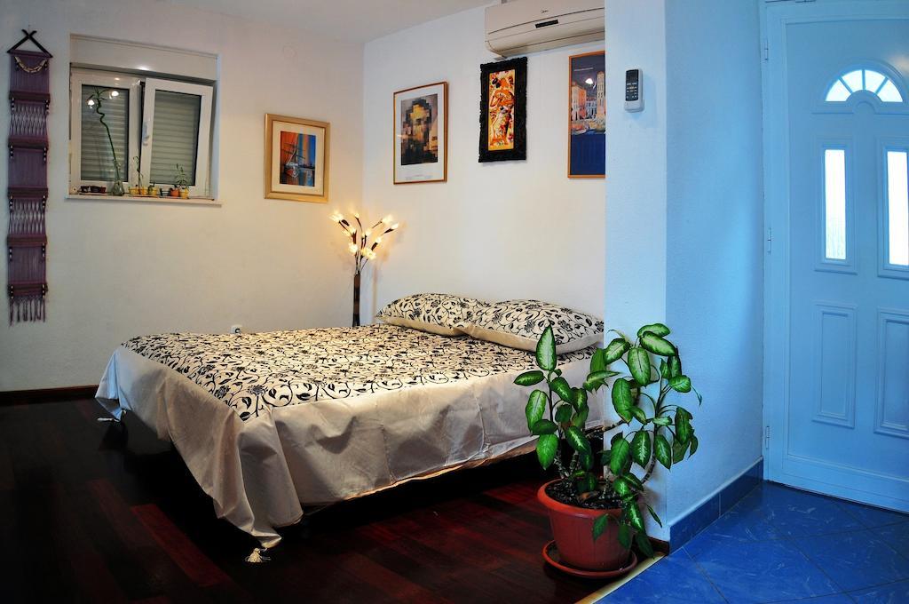 Apartments Gilve Хвар Стая снимка