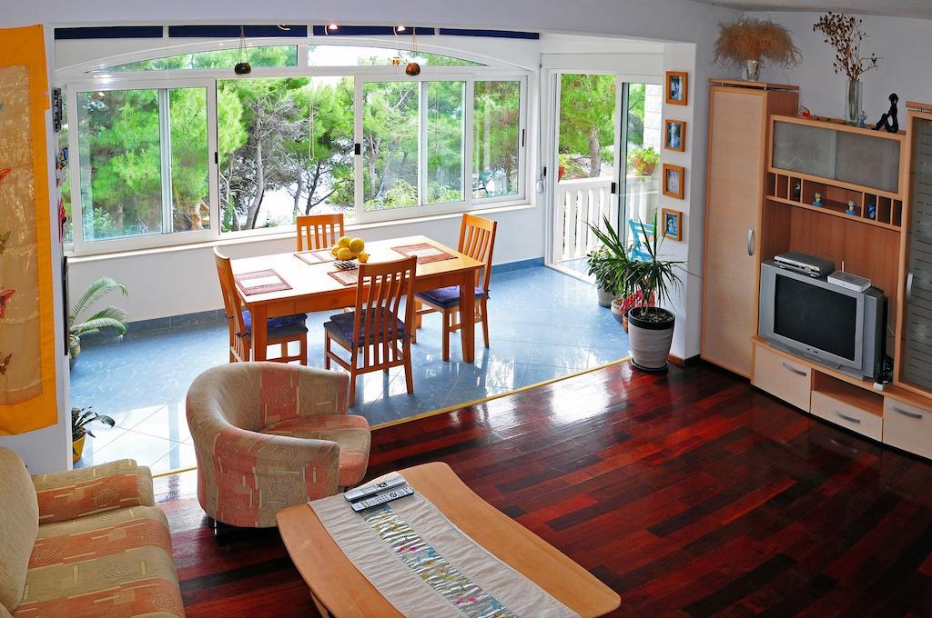Apartments Gilve Хвар Стая снимка