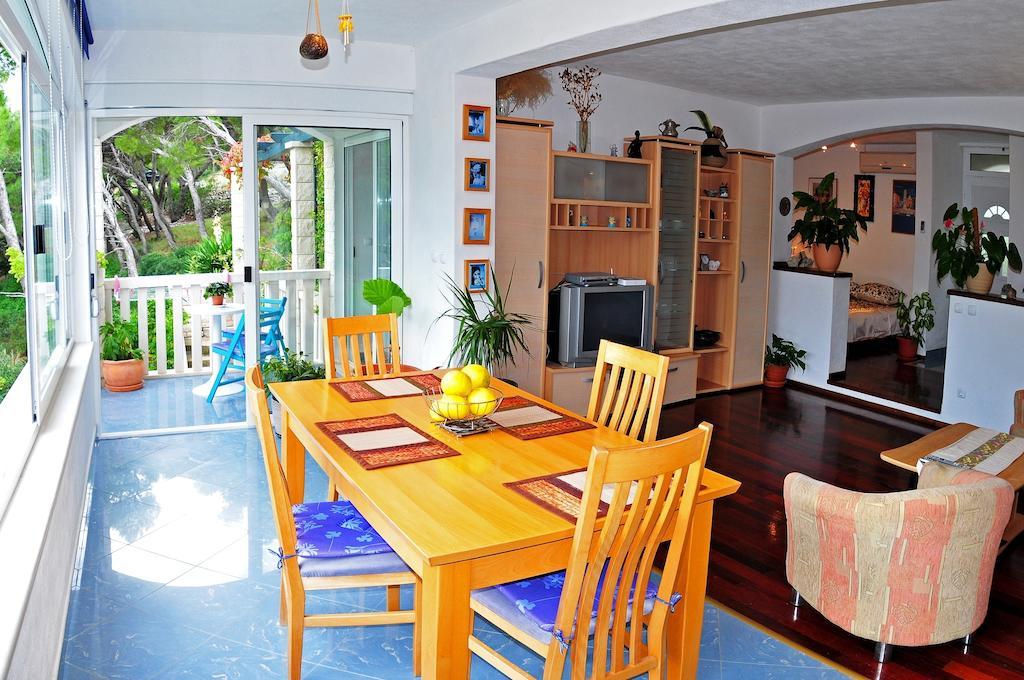 Apartments Gilve Хвар Стая снимка