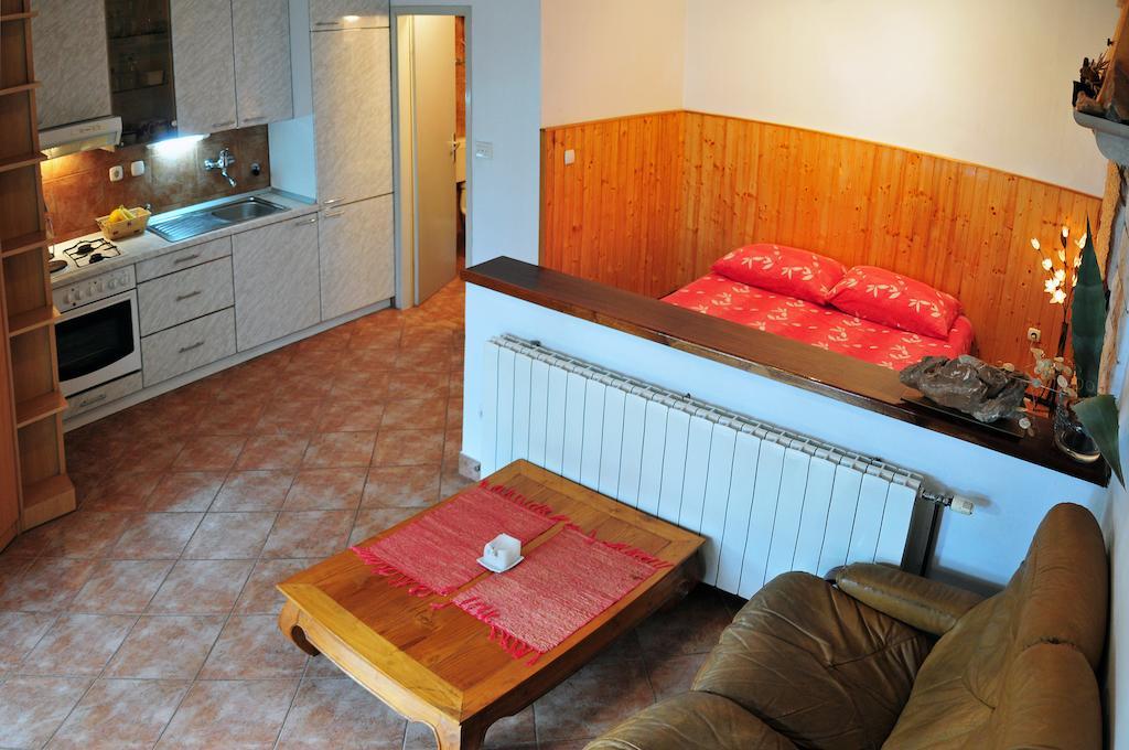 Apartments Gilve Хвар Стая снимка