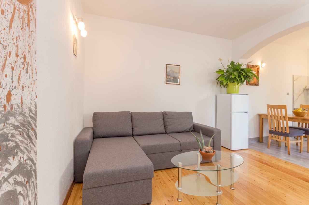 Apartments Gilve Хвар Екстериор снимка