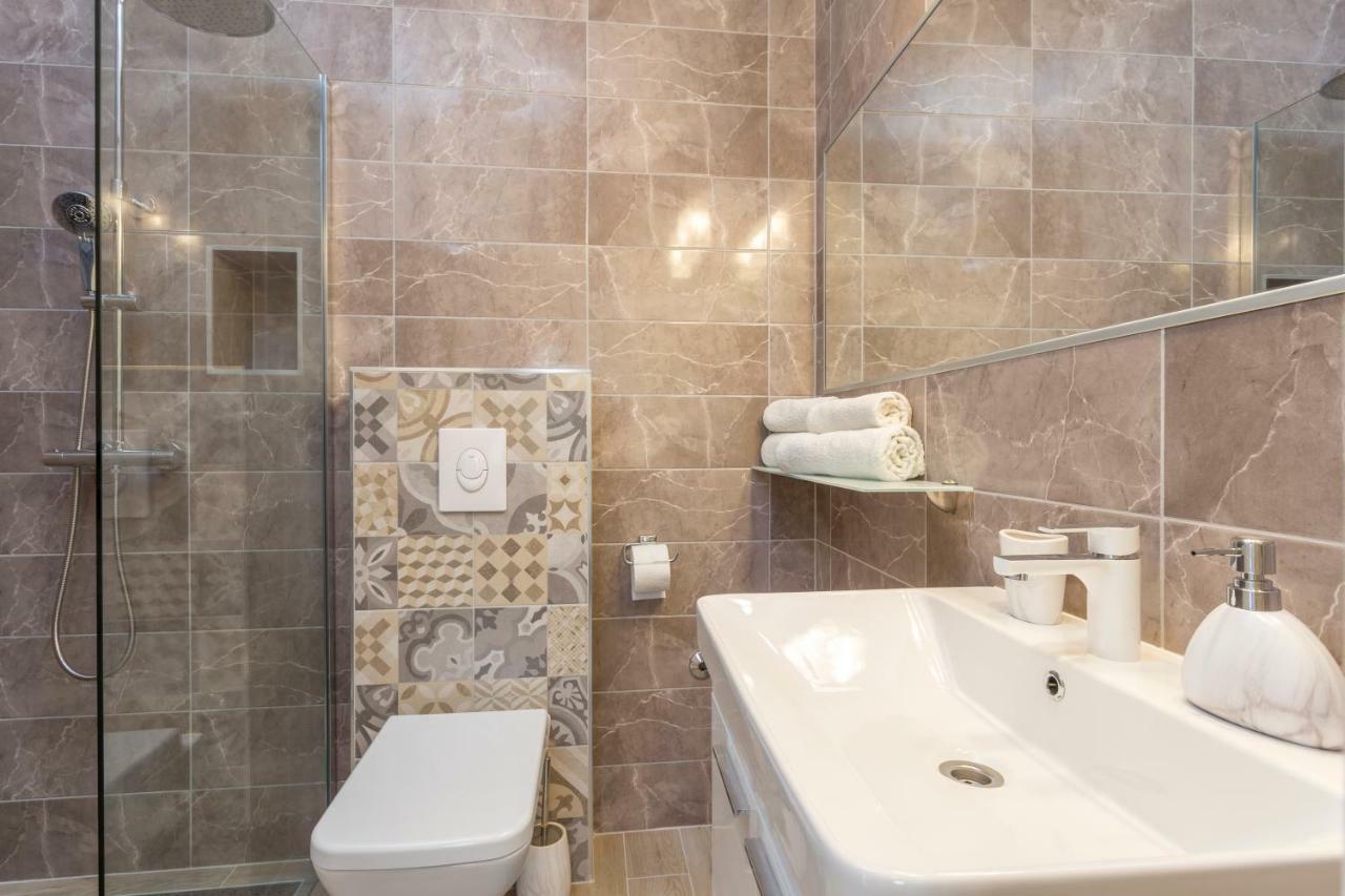 Apartments Gilve Хвар Екстериор снимка