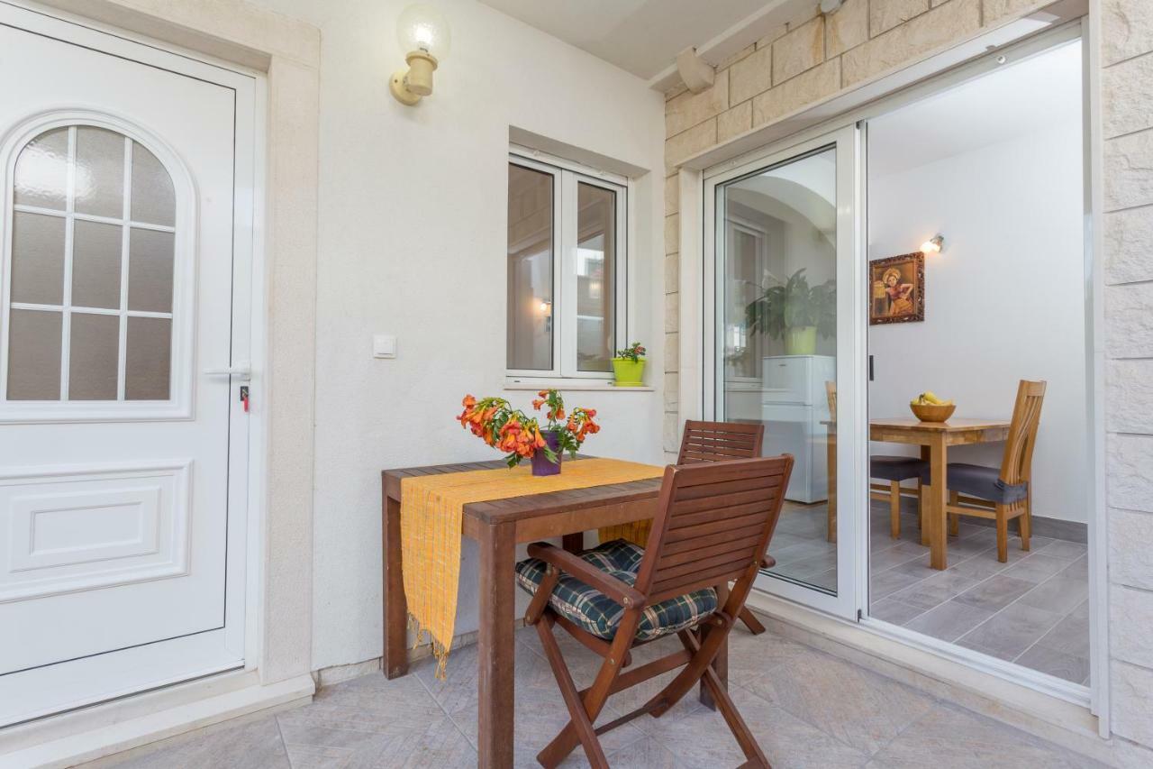 Apartments Gilve Хвар Екстериор снимка